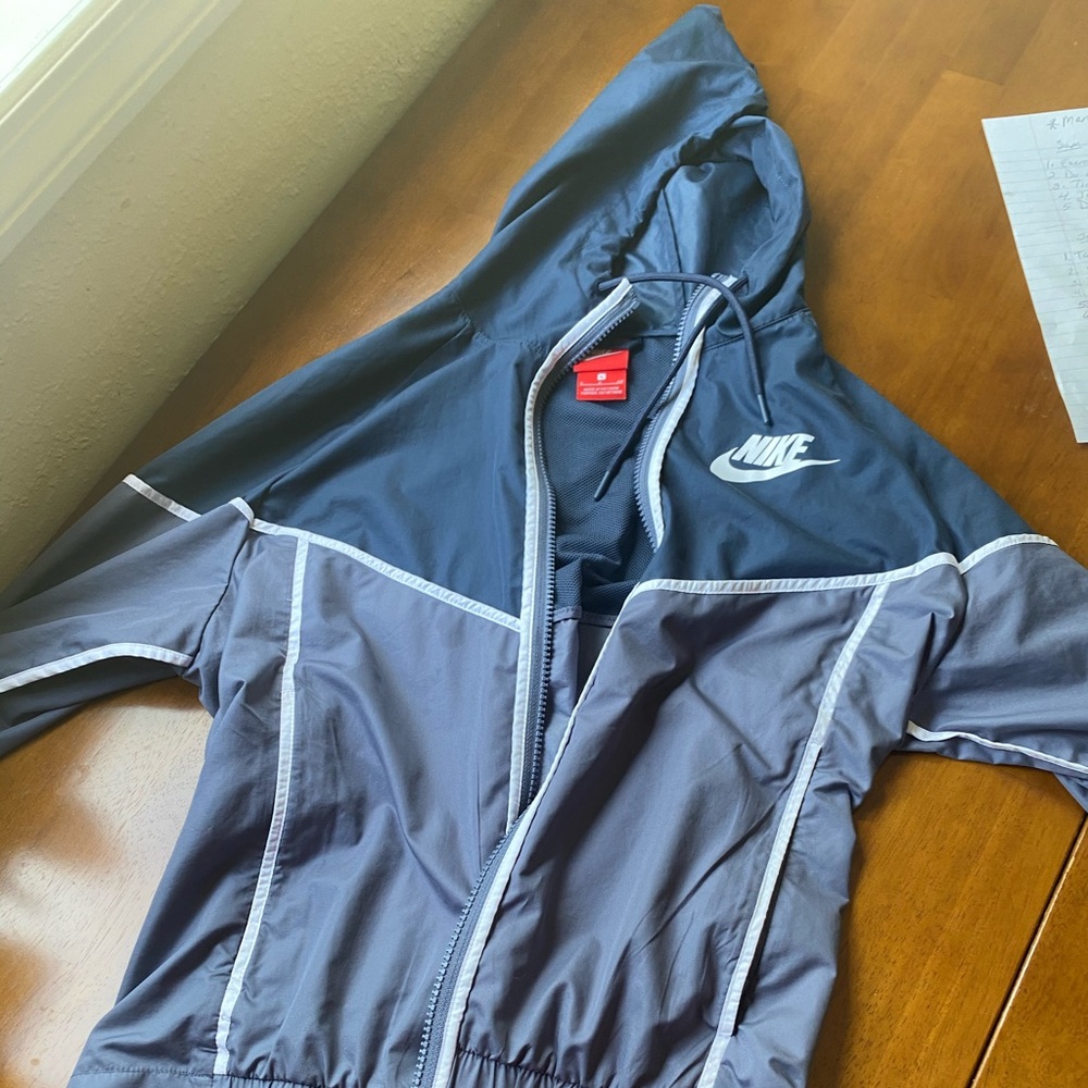 BRAND NEW NIKE WINDBREAKER